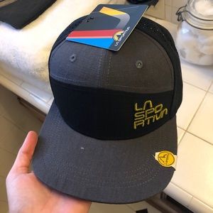 La sportiva traverse trucker hat NWT